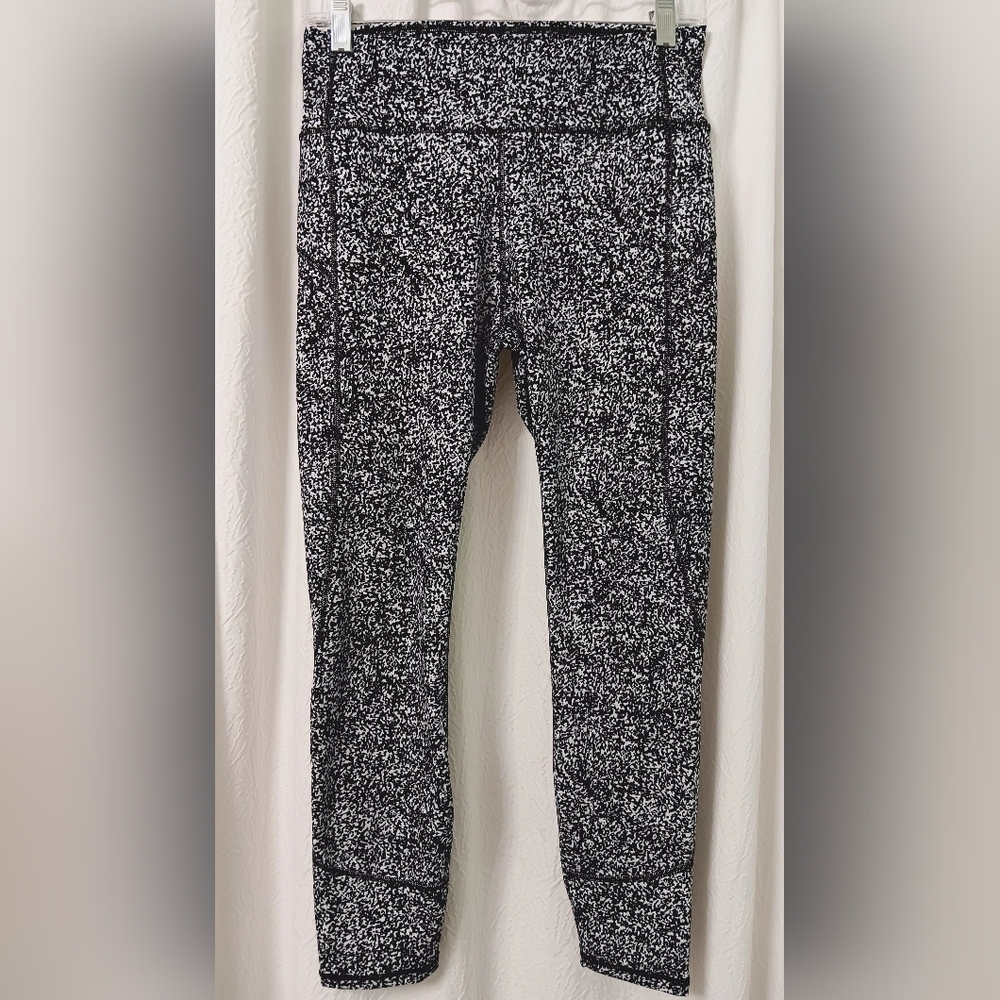 Lululemon In Movement Leggings High-rise Black/White Size 12